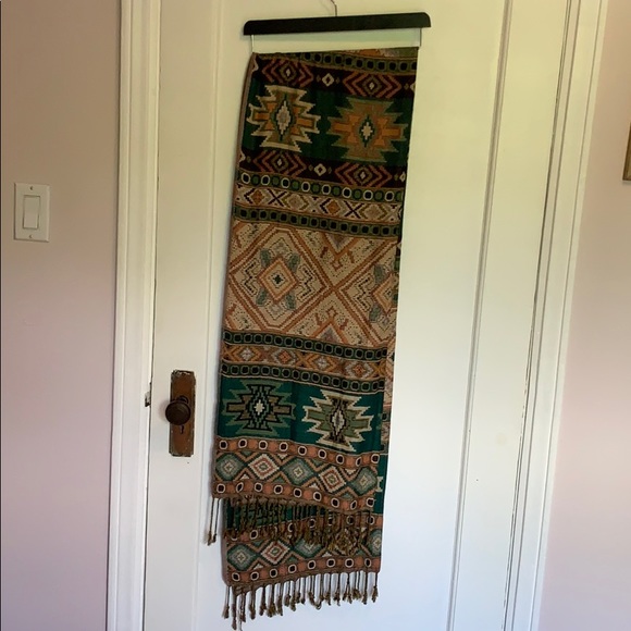 Green scarf - Picture 1 of 3